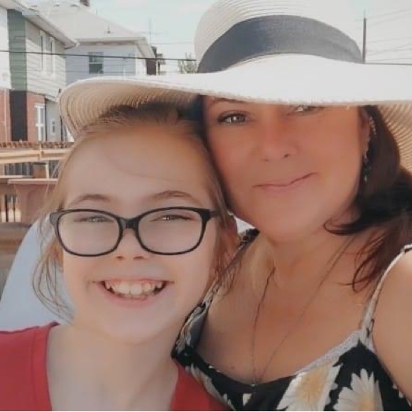 Meet your Posher, Jennifer - Picture 2 of 4